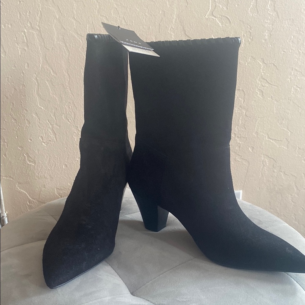 NWT. Zara black suede boot